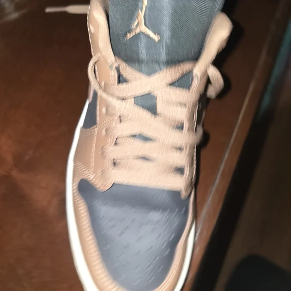 Jordan Woman's Black and Brown Sneakers - Picture 3 of 4